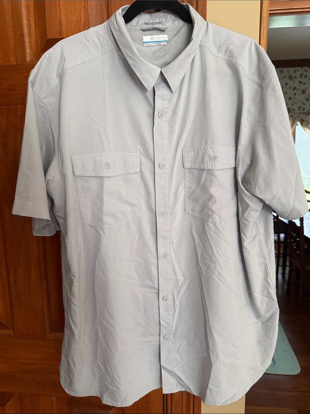 Columbia Men’s Short Sleeve Button-Down Shirt — Light Gray